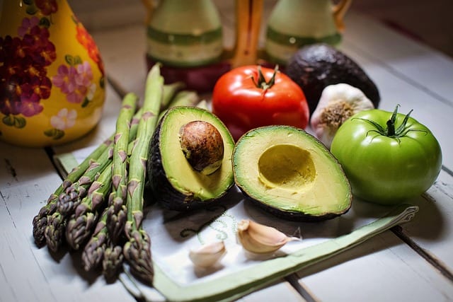 Eating an Avocado a Da